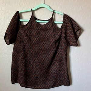 Apt. Women’s top size M
